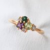 Anillo en oro 18k con gemas naturales.