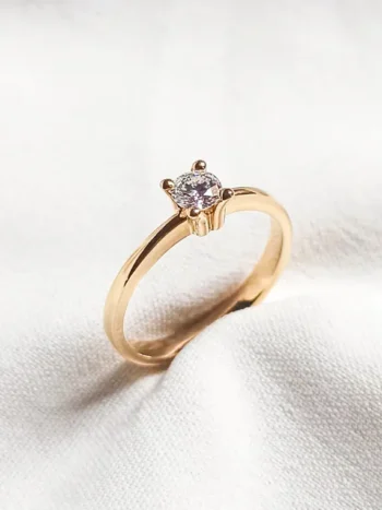 Anillo de compromiso con diamante