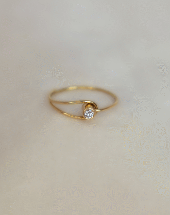 Anillo de oro con diamante