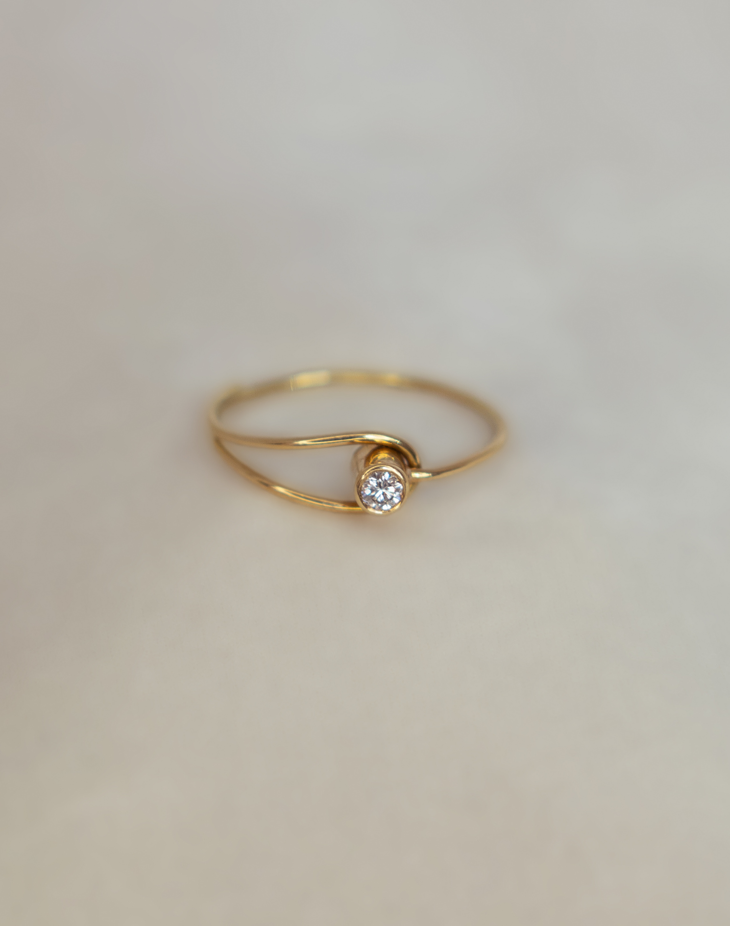 Anillo de oro con diamante