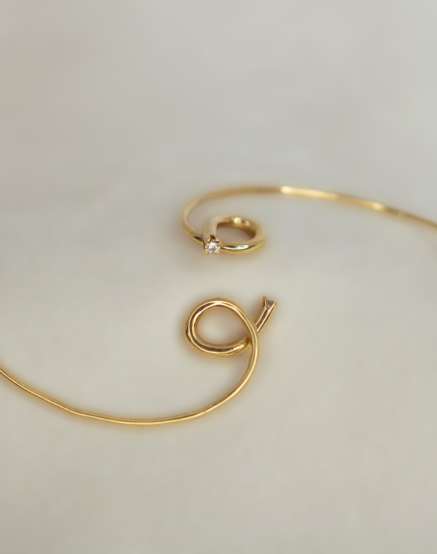 Aros de oro con diamante